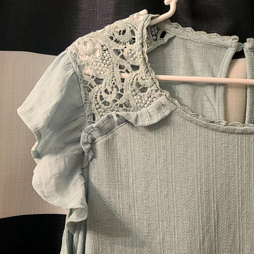 💮Beautiful top👕 - Picture 2 of 7